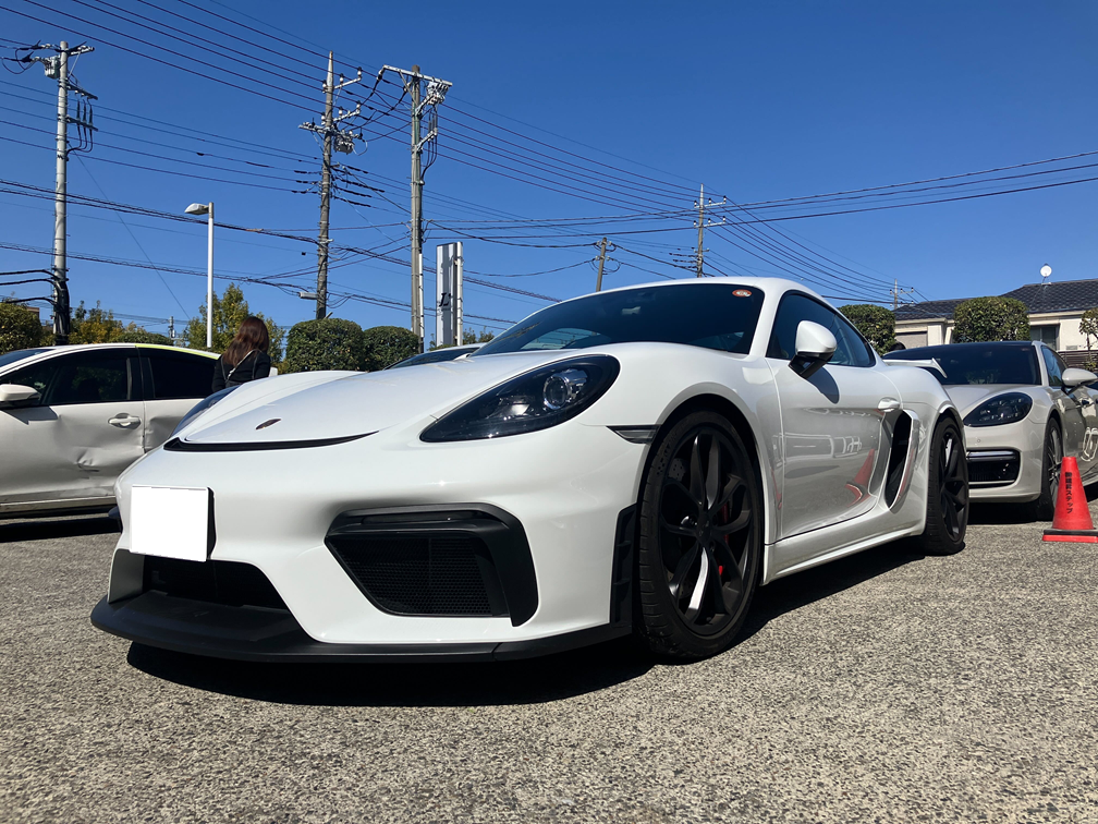 ポルシェ　718ケイマンGT4